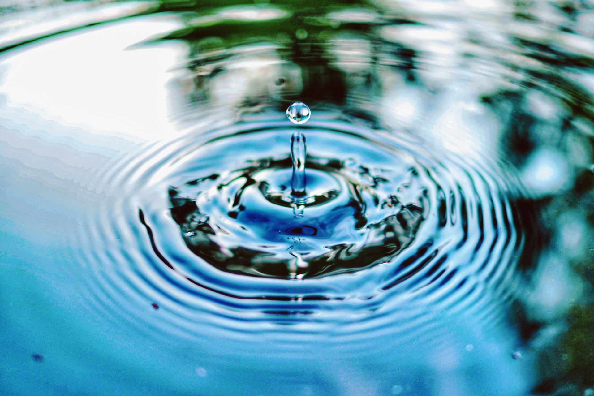 Water dripping in a well