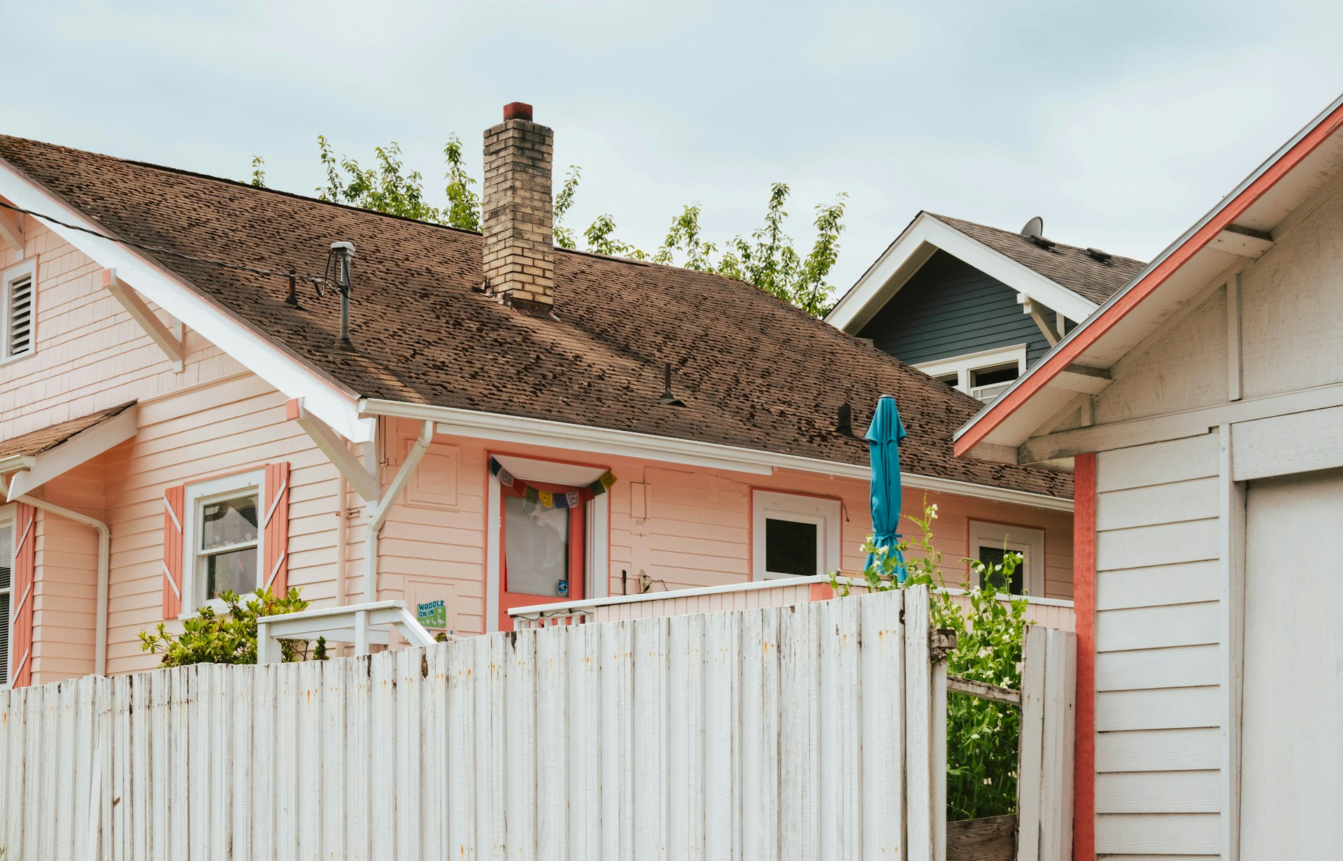 House with a roof that needs to be replaced